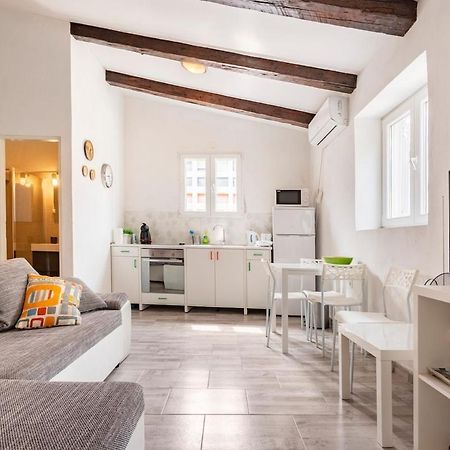 Apartments Martinis Vis Luaran gambar