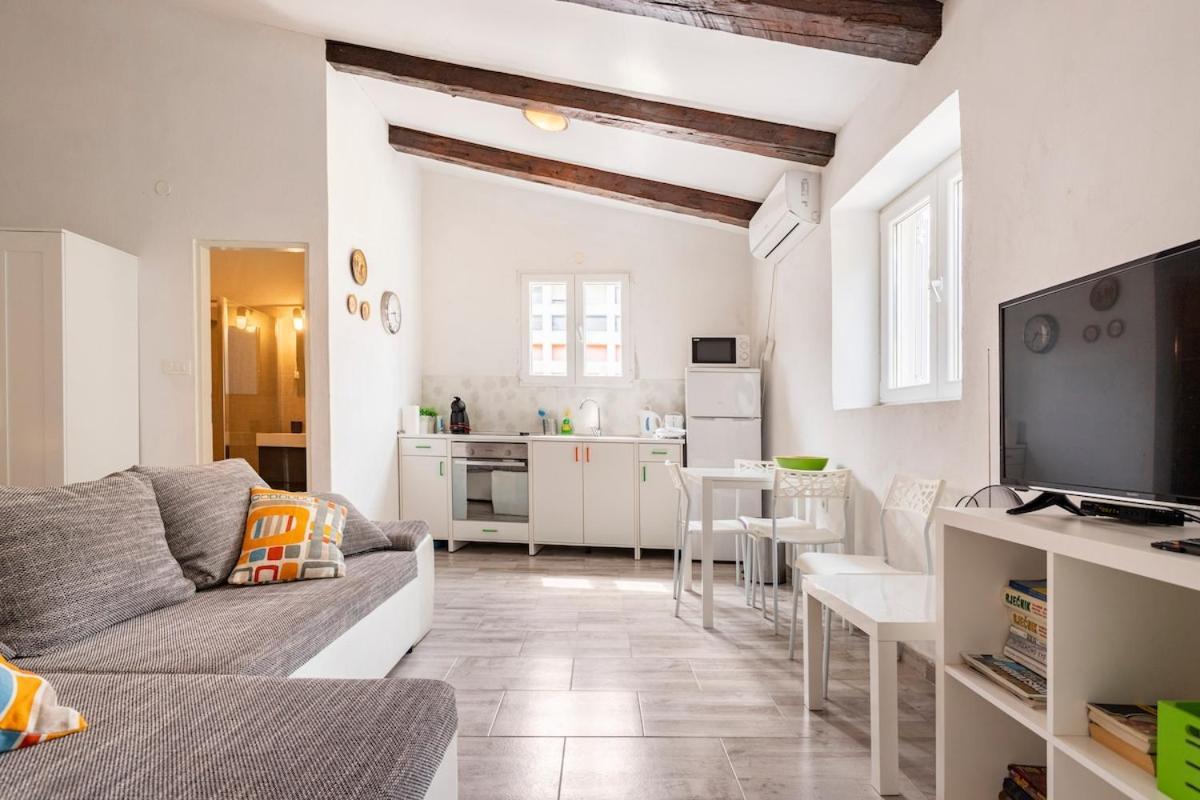 Apartments Martinis Vis Luaran gambar