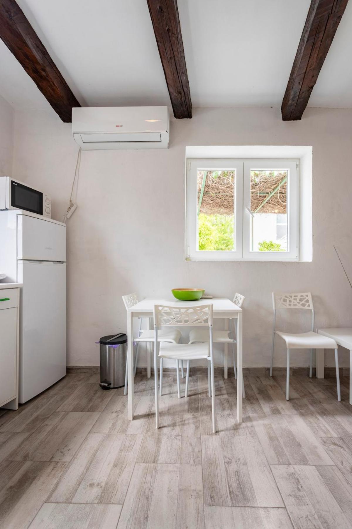 Apartments Martinis Vis Luaran gambar