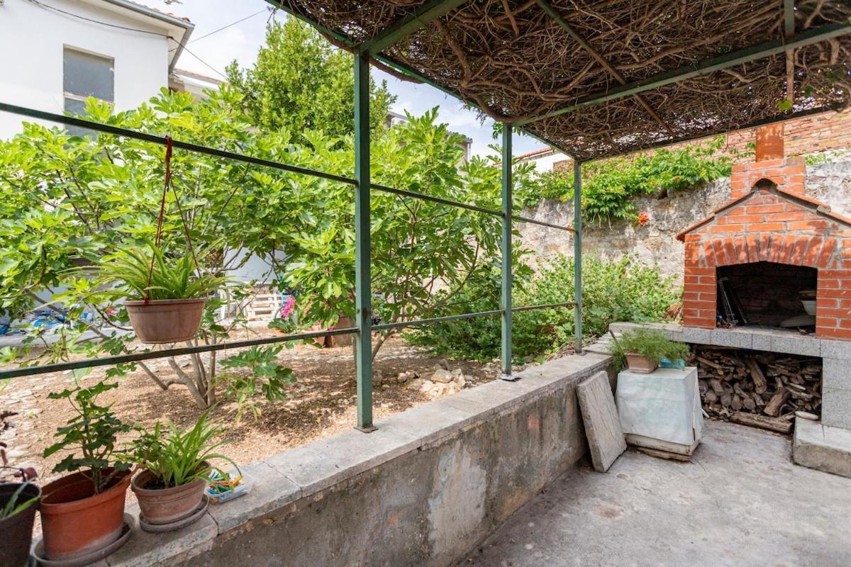 Apartments Martinis Vis Luaran gambar