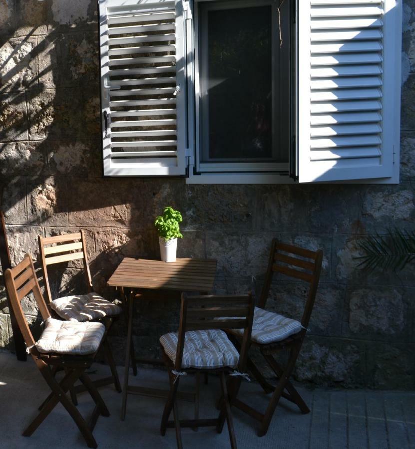 Apartments Martinis Vis Luaran gambar