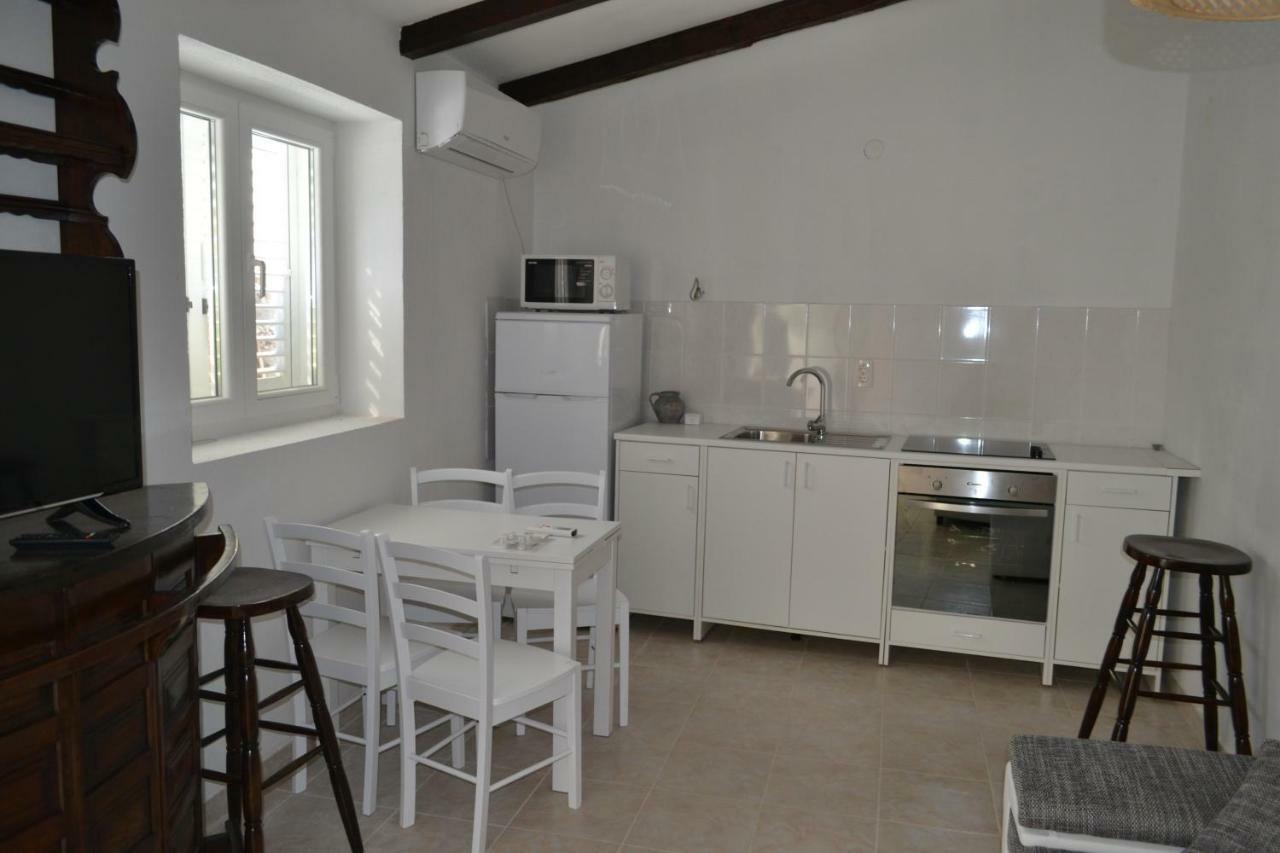 Apartments Martinis Vis Luaran gambar