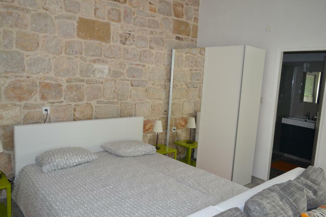 Apartments Martinis Vis Luaran gambar