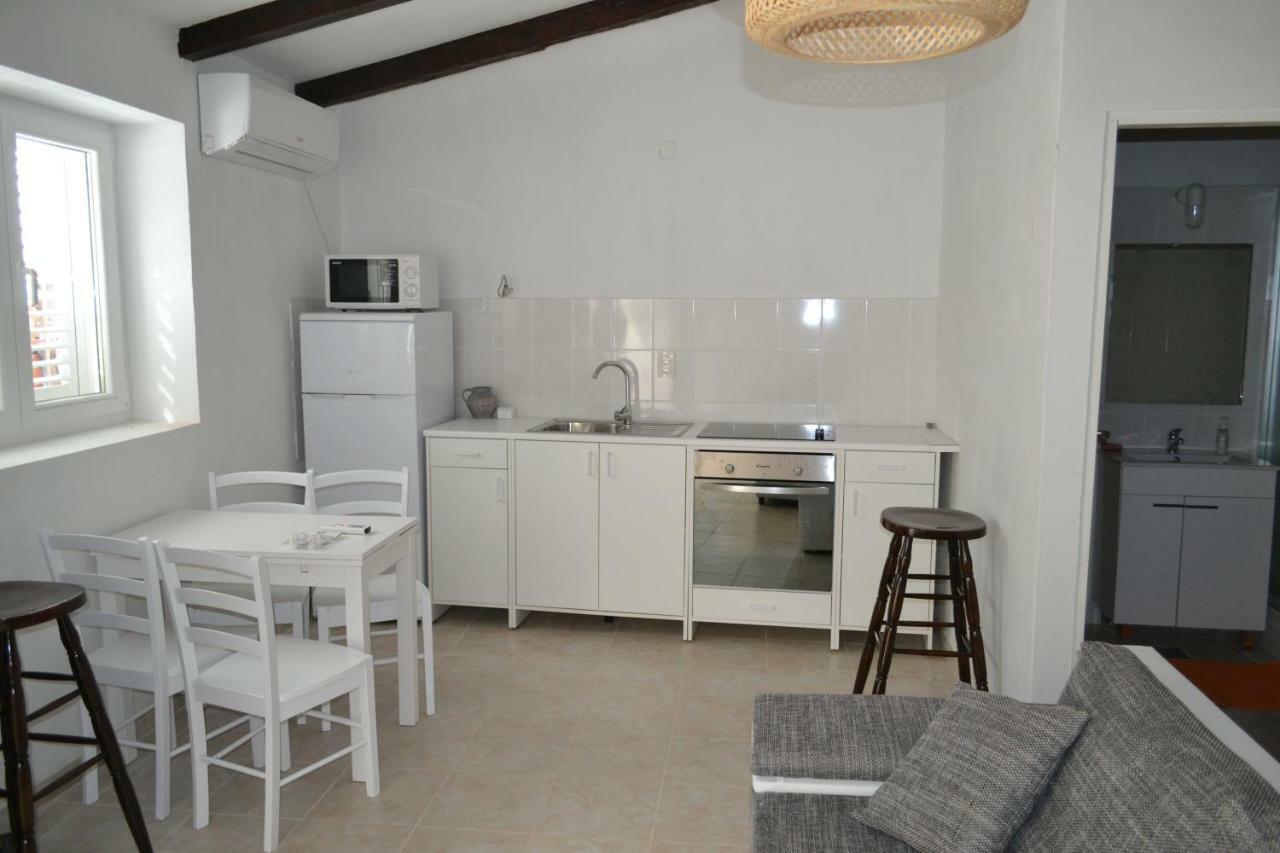 Apartments Martinis Vis Luaran gambar