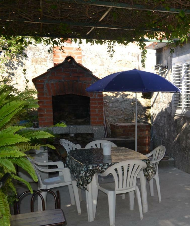 Apartments Martinis Vis Luaran gambar